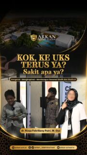 Makanan bukan satu-satunya penentu kesehatan anak, tetapi menjadi salah satu fondasi penting bagi tumbuh kembangnya.

Apa yang anak konsumsi setiap hari turut mendukung energi, konsentrasi, dan aktivitas mereka. Karena itu, yuk, mulai biasakan pola makan yang seimbang dengan karbohidrat, protein, sayur, buah, serta air putih yang cukup.

Bukan tentang melarang semua makanan favorit anak, melainkan mengajarkan mereka untuk mengenal dan memilih makanan yang lebih baik. 💚

Ingat, kebiasaan kecil yang dibangun sejak dini bisa menjadi bekal berharga untuk masa depan mereka.

Yuk, mulai dari piring hari ini untuk tumbuh kembang yang lebih baik!

#arkanislamicschool #arkancendekia #sekolahsunnah #uks #kesehatan