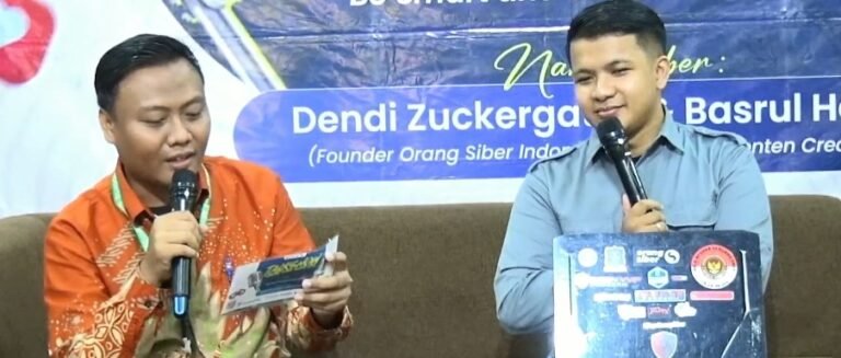 TALK SHOW SMART CLICK SAFE LIFE : Be Smart And Safe On Social Media